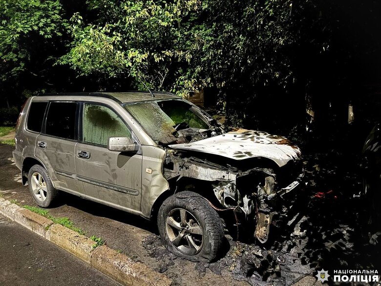 Підпал авто у Рівному: затримали зловмисника