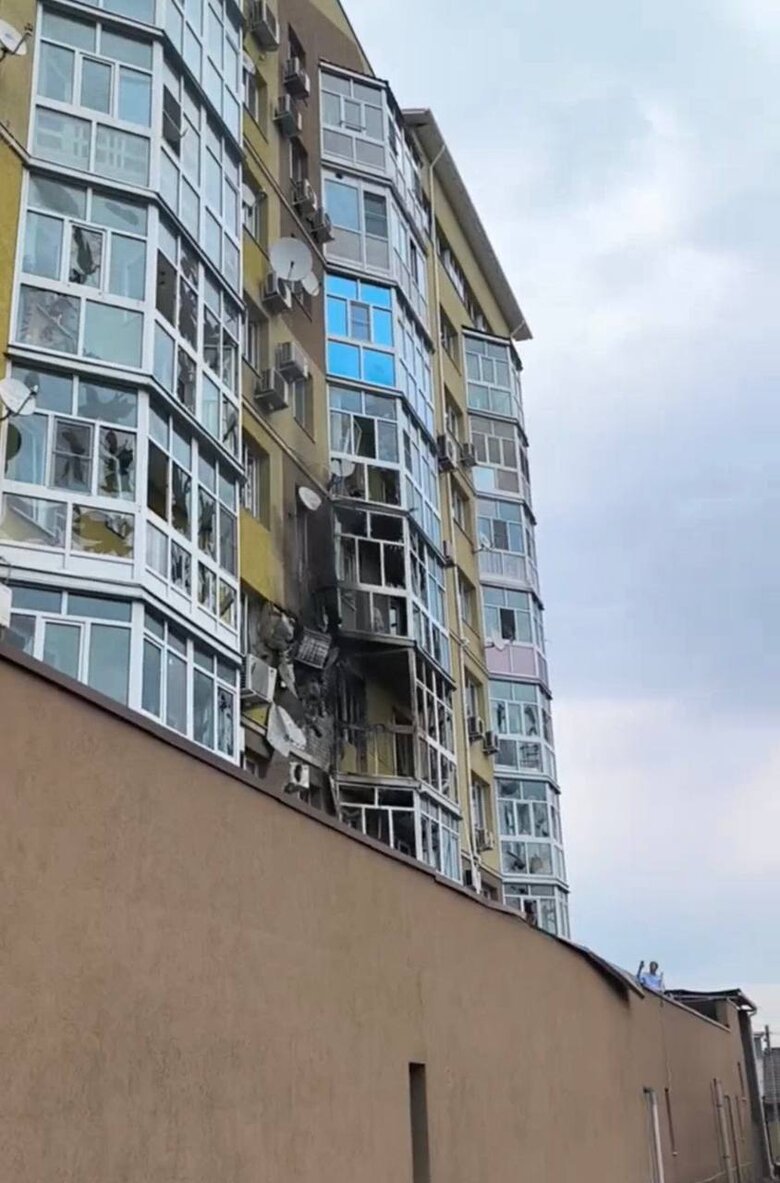 У Воронежі безпілотник врізався у житловий будинок, пролунав вибух 02