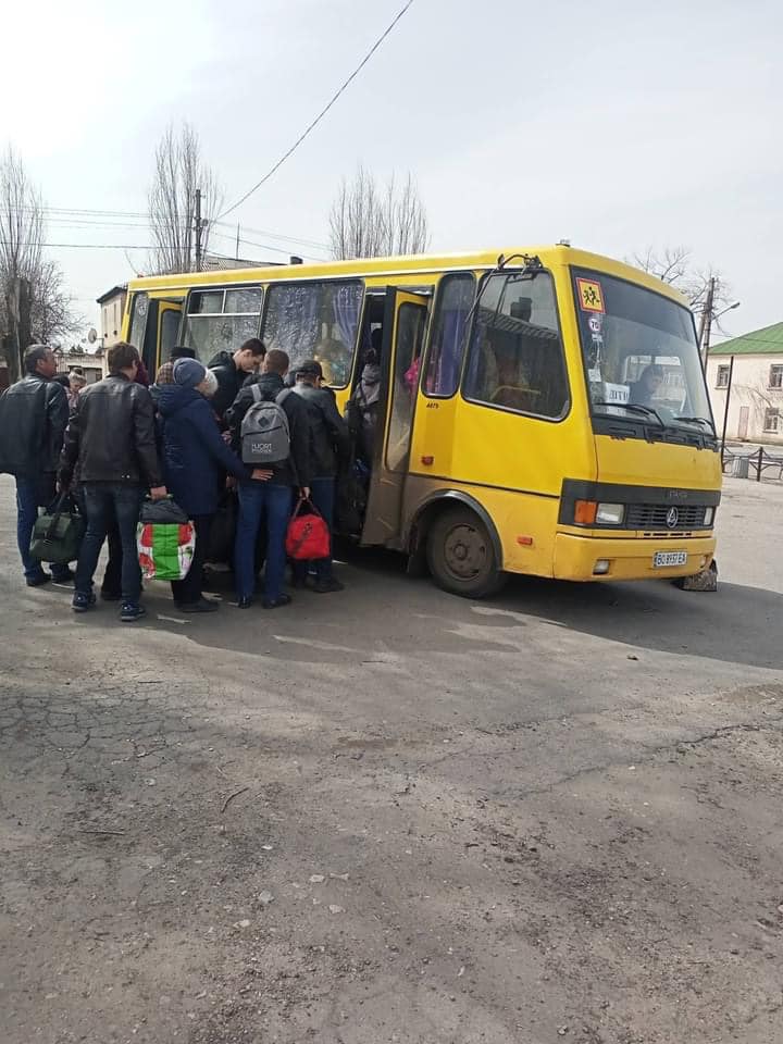 Несмотря на обстрелы из Луганщины, сегодня эвакуировали почти 2,7 тыс. жителей, - Гайдай 05