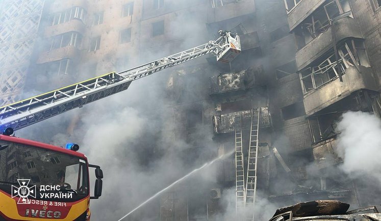 Дві 9-поверхівки критично пошкоджені у Тернополі, під завалами люди, - Клименко. ФОТОрепортаж