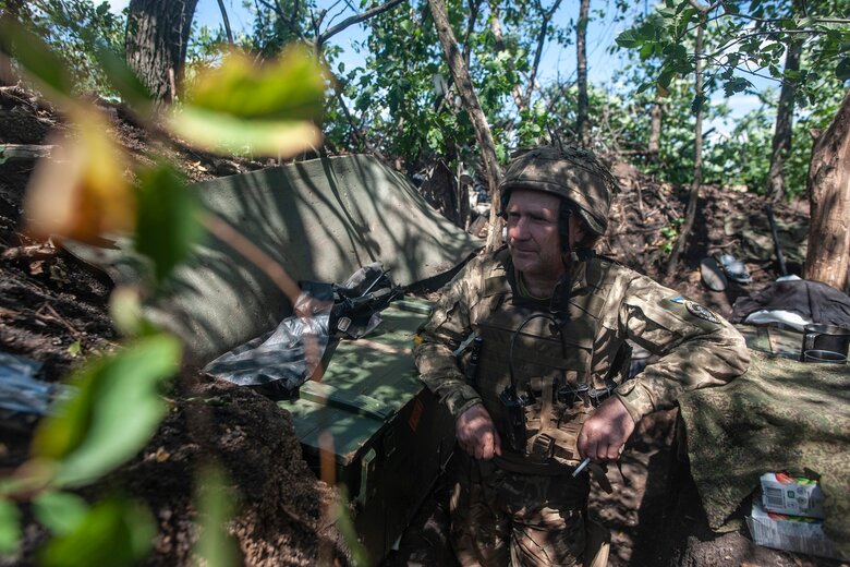 24 листопада від мінометного обстрілу російських окупантів на Бахмутському напрямку загинув капітан 93-ї ОМБр Валерій Глєбов 01