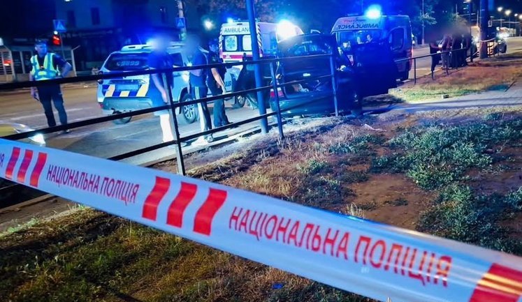 Стрілянина сталася в автомобілі в Миколаєві: загинули двоє іноземців, ще одного чоловіка затримано. ФОТО