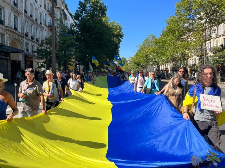 Хода на підтримку України відбулася в Парижі 04