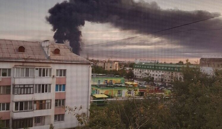 Из-за пожара на нефтебазе в Феодосии введен режим техногенной чрезвычайной ситуации. ФОТОРЕПОРТАЖ