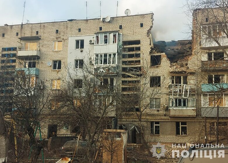 Последствия российских ударов по Запорожской области: повреждены дома и хозяйственные постройки 01