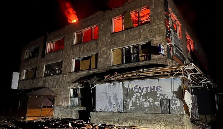 Войска РФ обстреляли приграничные районы Черниговской области: повреждены суд, магазины и энергосети. ФОТОРЕПОРТАЖ