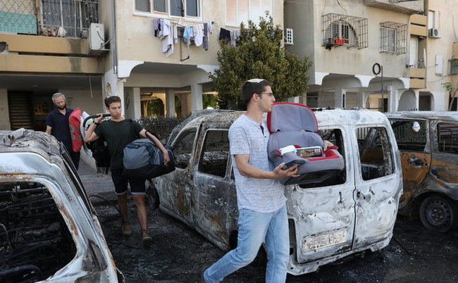 Ракетні обстріли і вуличні заворушення: кадри з Ізраїлю 46