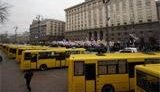 Под киевсоветом проходят несколько митингов. Против повышения цен на проезд и... за. ФОТОрепортаж.