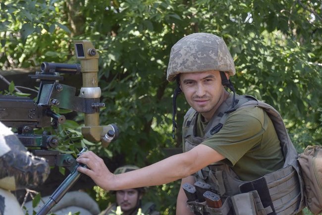 Постійно заїжджають і російські, і сербські снайпери. Тут у них полігон 02