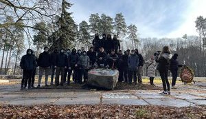 Памятный знак полку НКВД снесли в Киевской области. ВИДЕО+ФОТОрепортаж