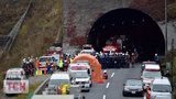 В Японии обрушился автомобильный тоннель, под завалами обнаружено несколько погибших. ФОТО