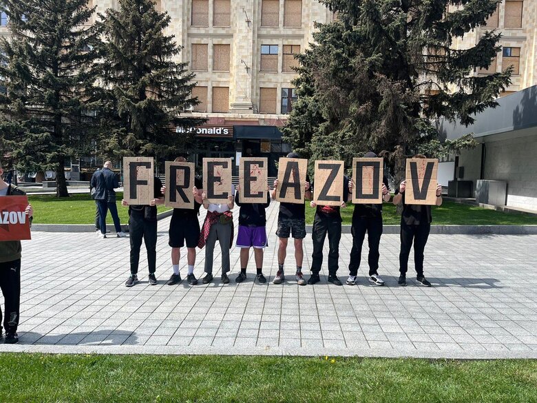 У Києві, Львові та Харкові пройшли акції на підтримку полонених захисників Маріуполя