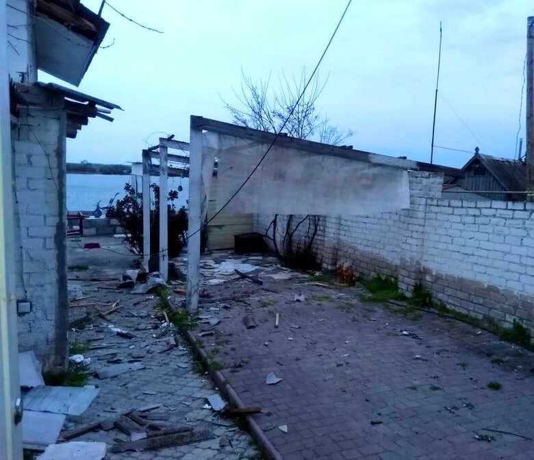 Последствия вражеских обстрелов Херсона 01