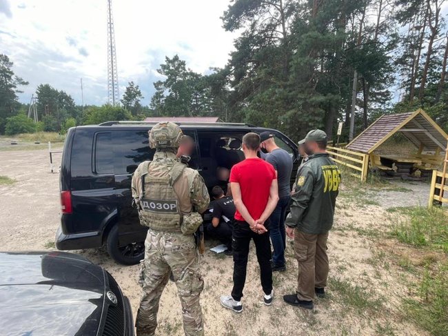 Россиянин пытался въехать на территорию Украины за взятку в 1 000 долларов 01 Россиянин пытался въехать на территорию Украины за взятку в 1 000 долларов 01