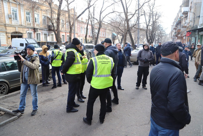 В Одессе демонтировали последний барельеф Жукова 01