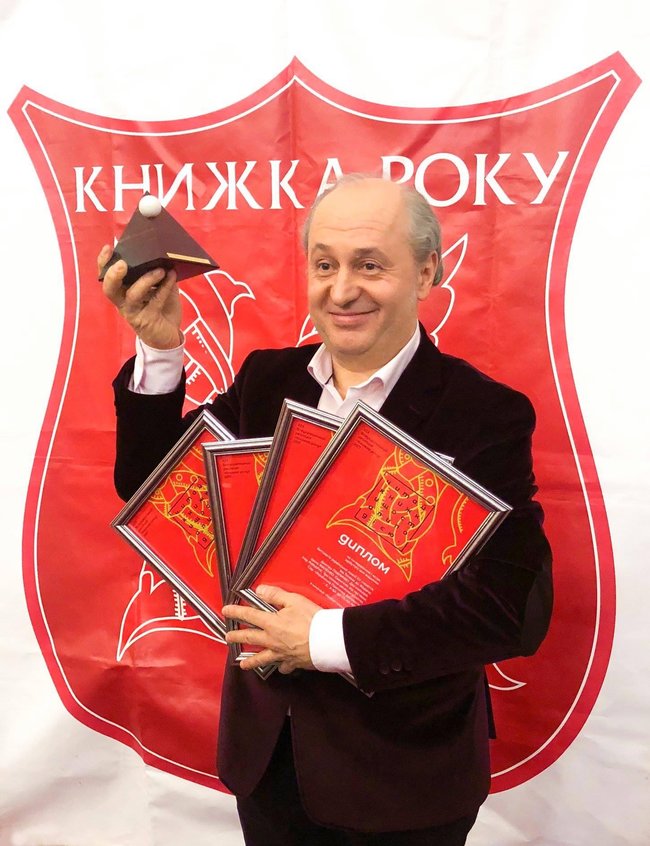 Засновник видавництва А-ба-ба-га-ла-ма-га Іван Малкович: Результати виборів 2019 року я сприйняв як особисту поразку. Переважну більшість молоді виховав 95-ий квартал, а не наші книжки 06 Засновник видавництва А-ба-ба-га-ла-ма-га Іван Малкович: Результати виборів 2019 року я сприйняв як особисту поразку. Переважну більшість молоді виховав 95-ий квартал, а не наші книжки 06