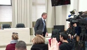 Первый заместитель министра здравоохранения Семиволос встал и вышел посреди брифинга, не дослушав вопрос журналиста. ВИДЕО