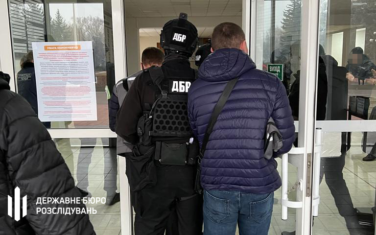 У Криворізькій міськраді відбуваються обшуки за фактами розтрати майже 700 млн грн із бюджету, - ДБР 02