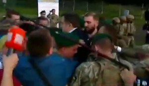Момент прориву кордону правоохоронців прихильниками Саакашвілі на ПП "Шегині". ВІДЕО