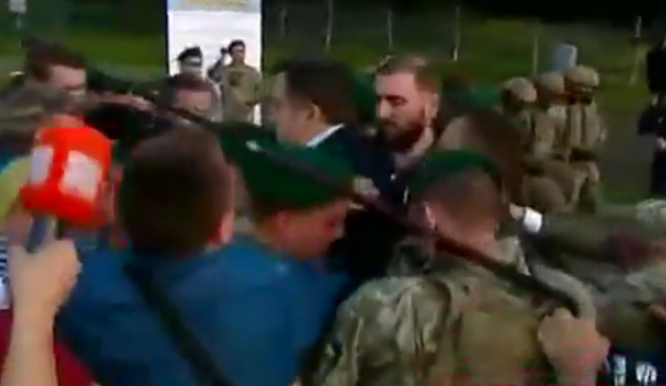 Момент прориву кордону правоохоронців прихильниками Саакашвілі на ПП "Шегині". ВІДЕО