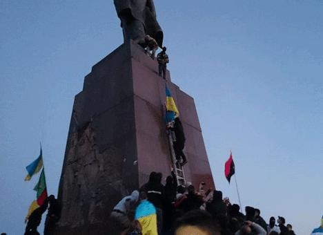 ленин харьков памятник