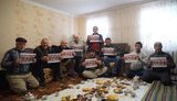 "Мусульмани не терористи", - в окупованому Криму відбувається флешмоб на підтримку засуджених у "справі Хізб ут-Тахрір" кримських татар. ФОТОрепортаж