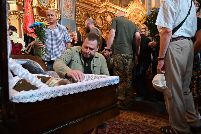 Із полковником, депутатом Київради від ЄС Сергієм Ільницьким (Сокіл), який загинув у бою проти рашистів у лавах піхоти 28 ОМБр, попрощалися в Києві 23