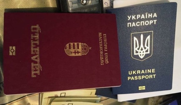 Угорські паспорти: як на Закарпатті вирішуватимуть питання з подвійним громадянством?
