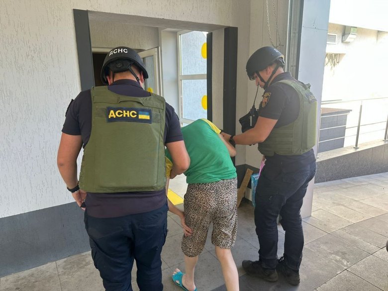 обстріли