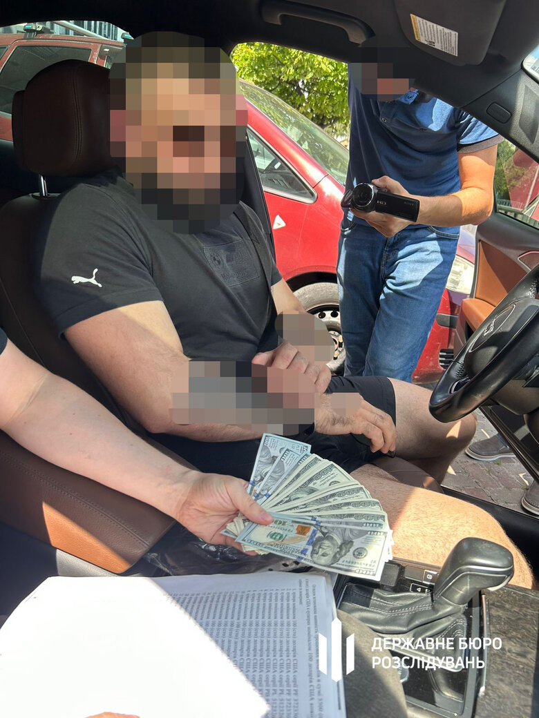 Працівник ДСНС обіцяв допомогти ухилянвм з відстрочкою
