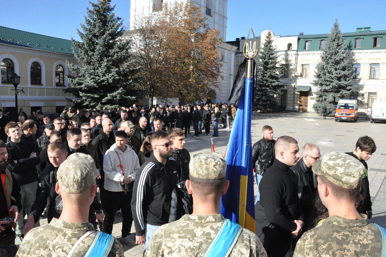 С погибшим в бою с оккупантами воином Максимом Яловцовым (Регбистом) попрощались в Киеве 11