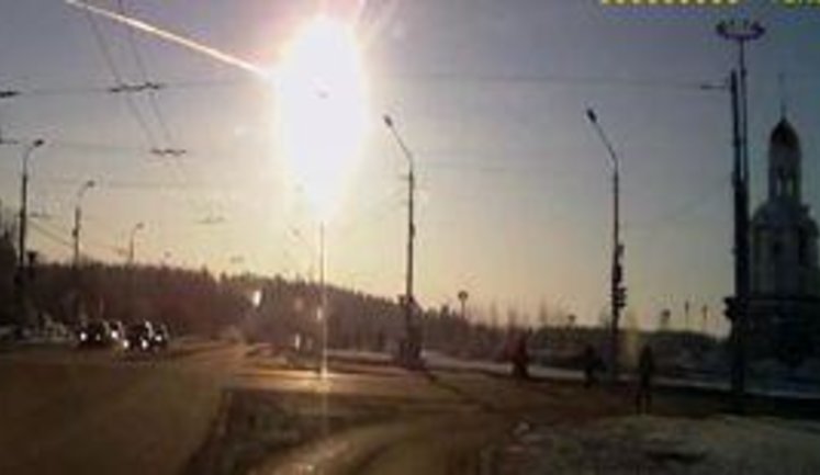 "Них*я себе! Это что такое?!" - реакция очевидцев на падение метеорита в Челябинске. ВИДЕО