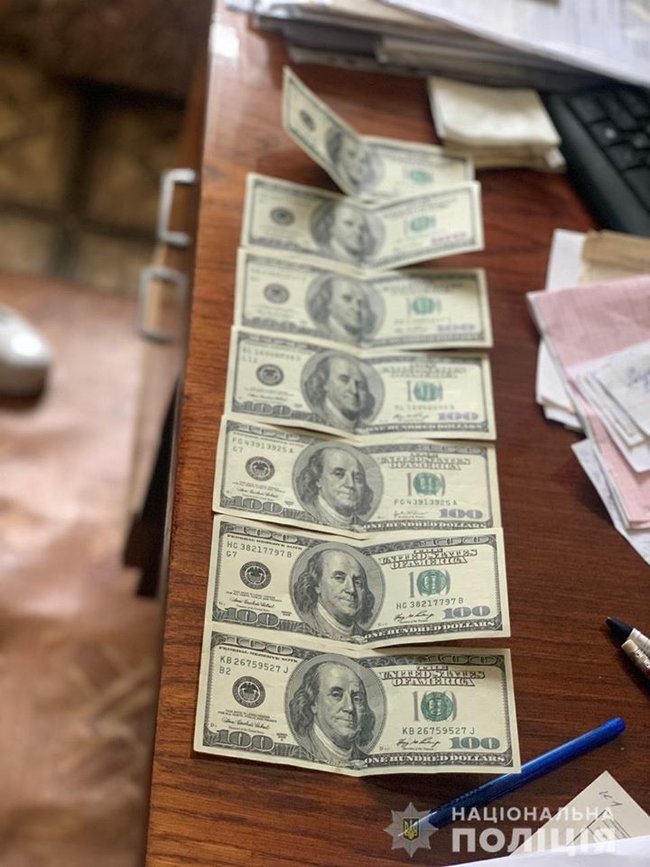 На Харьковщине главврач попалась на взятке 700 долл. за заключение о непригодности призывника к военной службе, - Нацполиция 03