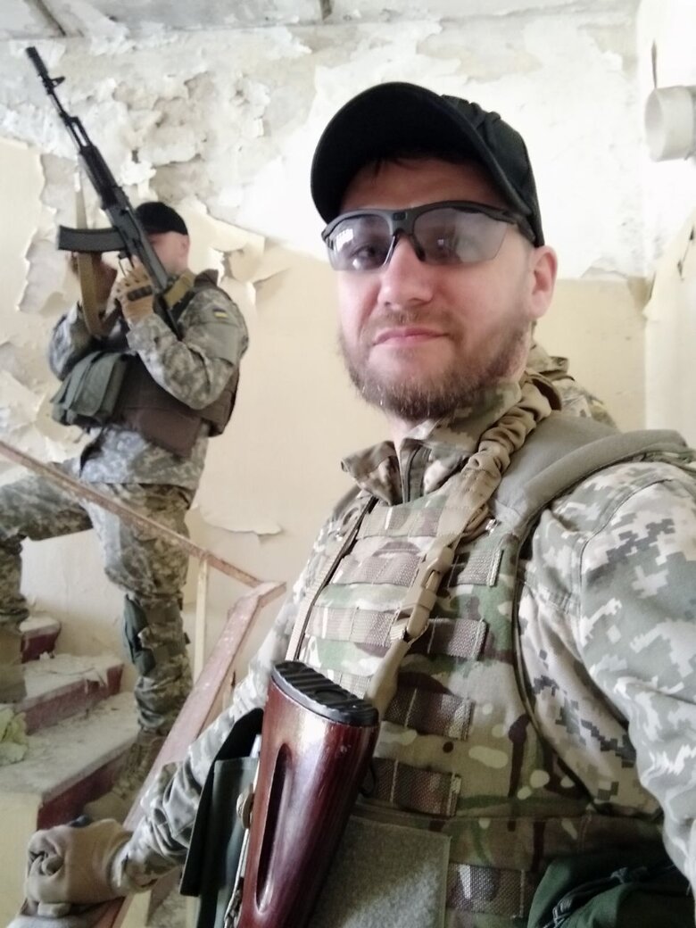 Ярослав Мовчун: У Пущі їздив один поліцейський. Йому треба пам’ятник поставити! Усе навколо гримить, прильоти, а він продовжував чергувати на своїй машині 01