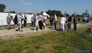 Церемония возложения цветов и минута молчания: в Нидерландах чтят память жертв катастрофы Боинга-777. ФОТОрепортаж