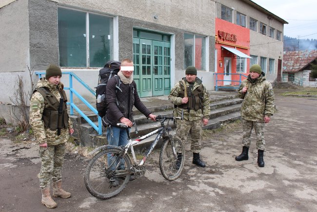 Немец-нелегал на велосипеде задержан на границе с Польшей, - Госпогранслужба 01