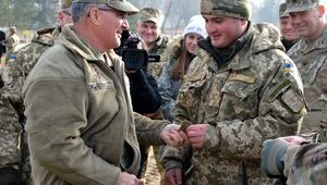 Главнокомандующий Объединенных Вооруженных сил НАТО в Европе Скапаротти посетил учения украинских десантников на Львовщине. ФОТОрепортаж