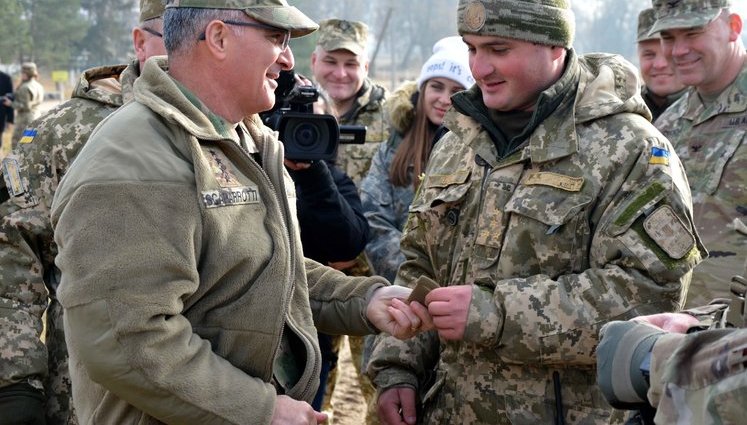 Главнокомандующий Объединенных Вооруженных сил НАТО в Европе Скапаротти посетил учения украинских десантников на Львовщине. ФОТОрепортаж