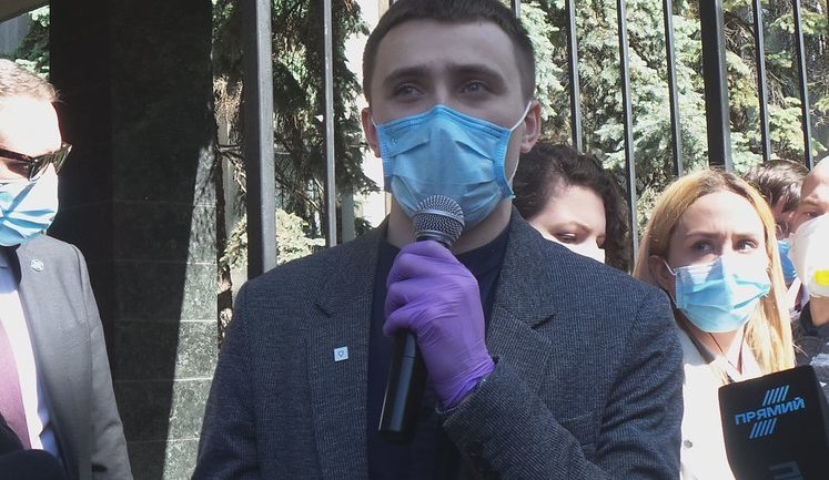 Стерненко після проведення слідчих дій: "Краще прийти в СБУ, ніж лягти в могилу. Я діяв у межах закону". ВІДЕО+ФОТОрепортаж