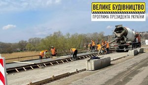 В Чугуеве на Харьковщине реконструируют мост через реку Северский Донец, - ОГА