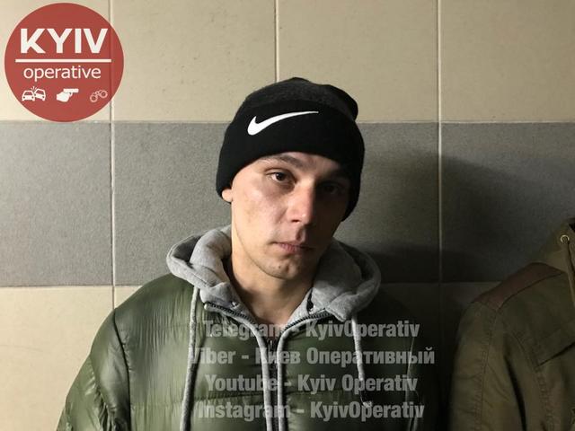 Солдати-строковики Нацгвардії у звільненні пограбували перехожого в Києві 01