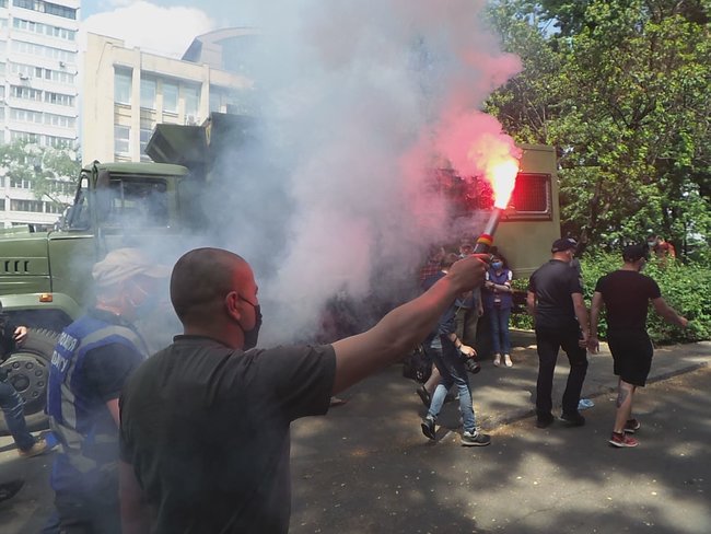 На акції на підтримку Стерненка сталися бійки між мітингувальниками і правоохоронцями: є затримані 10