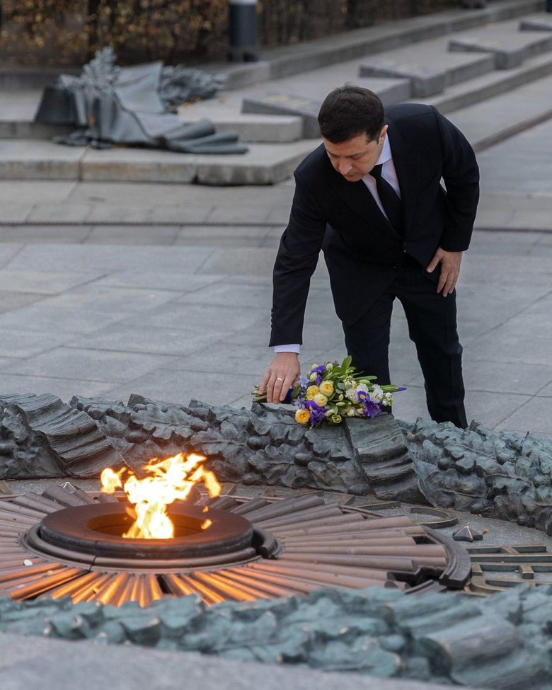 Zelenskyi honors World War II victims 01