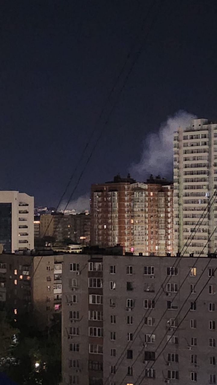 У Ростові пролунали вибухи, сталася пожежа, заявляють про атаку безпілотників 02 У Ростові пролунали вибухи, сталася пожежа, заявляють про атаку безпілотників 02