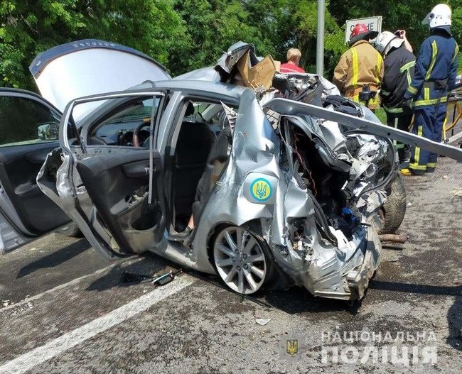 Внаслідок ДТП на Рівненщині загинуло двоє студентів-іноземців, - поліція 02