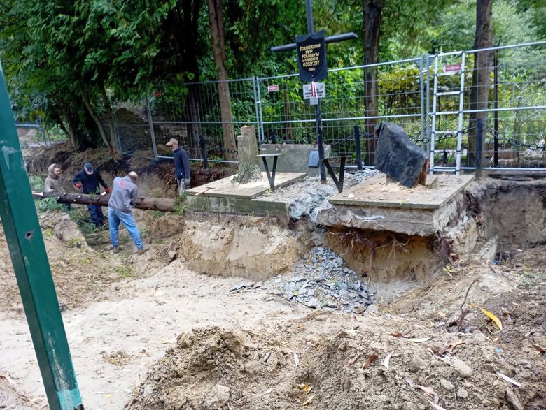 У Львові завершили ексгумацію останків військових