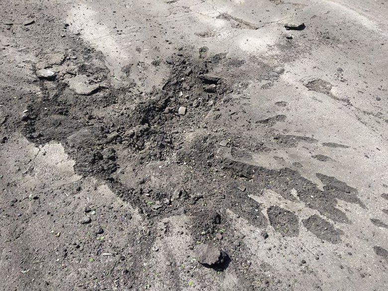 Russian troops are shelling entire front line in Donetsk region 07