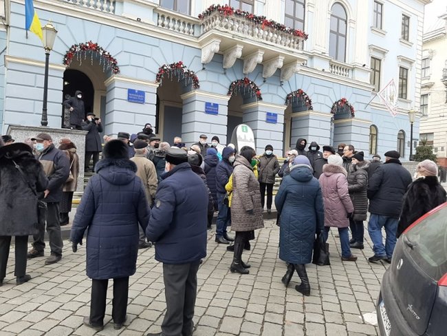 Ми теж хочемо кататися на лижах, а не виживати у злиднях, - у Чернівецькій області відбуваються акції протесту проти підвищення тарифів 07