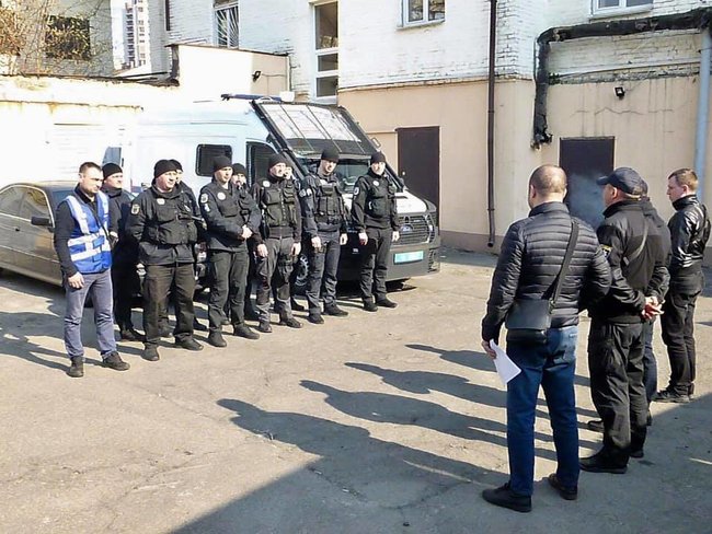 Столичная полиция усилила патрулирование, - Крищенко 09