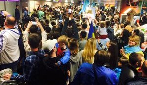 Ukrainians met Jamala in Boryspil airport and thanked for victory. VIDEO+PHOTOS